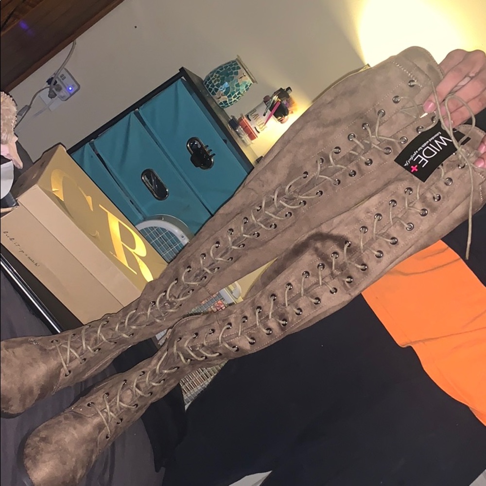 Boots - Picture 2 of 4